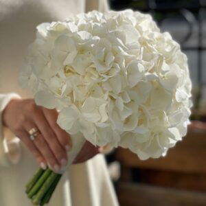 Buquê Minimalista de Hortênsias Brancas