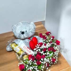 Cesta Romântica com Urso de Pelúcia e Flores Naturais